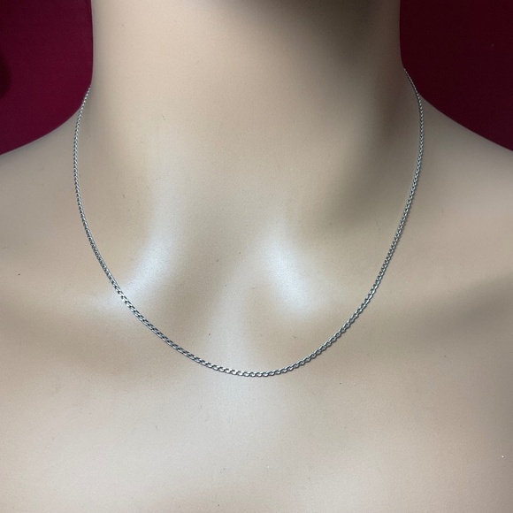 Sterling Silver Chain / Necklace. 18 inches long - Picture 1 of 4